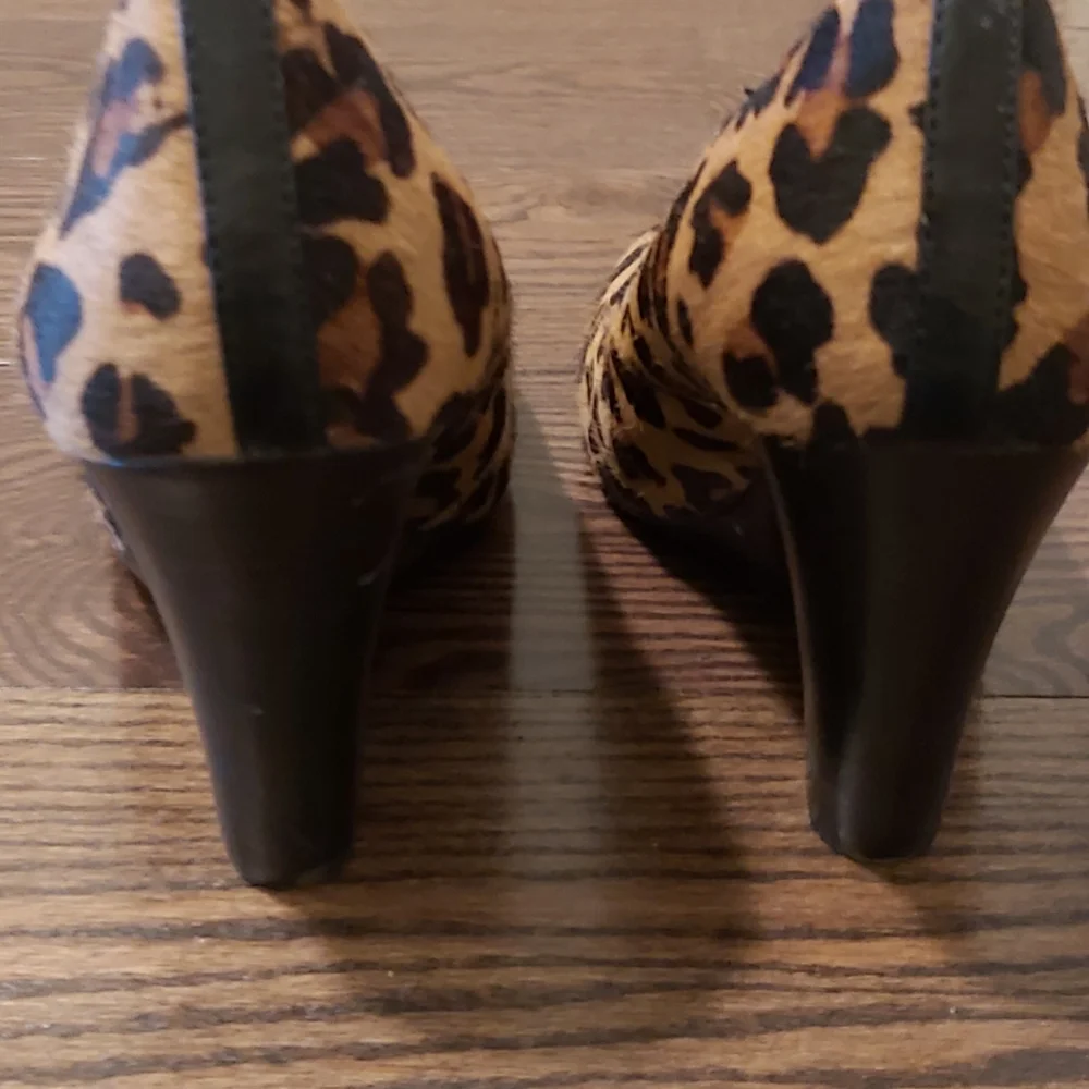 SOLD..Leopard print wedge heel shoes - Picture 9 of 9